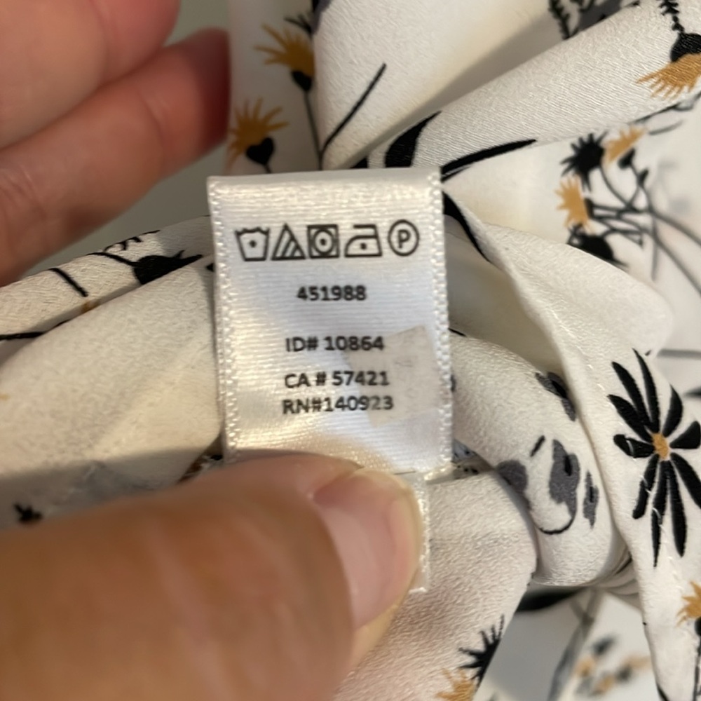 Loft (M) sleeveless white top w/black, gray and yellow flowers - Picture 5 of 6